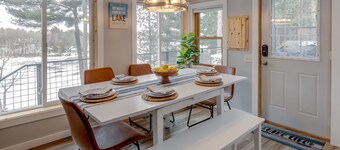 The Peaceful Nest Lakefront/ Beach/dock/ firepit/Pontoon rental/ pet friendly