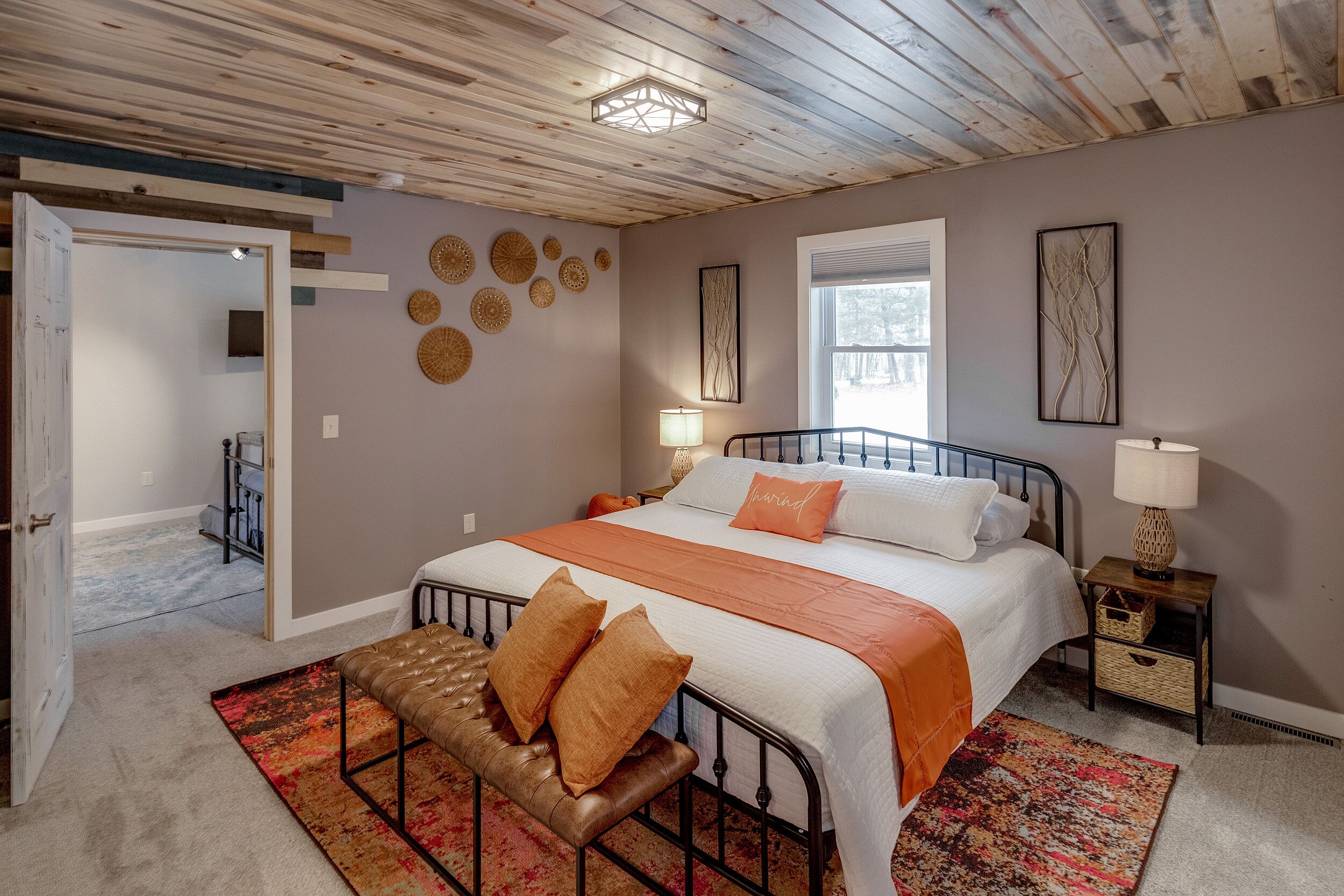 3 chambres, bureau, fer et planche à repasser, lit parapluie