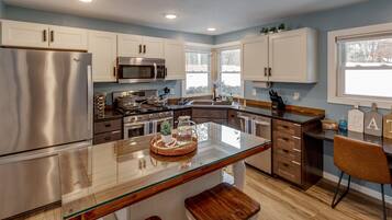 Frigorífic, microones, forn i placa de cuina