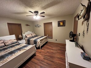 3 bedrooms, desk, iron/ironing board, free WiFi