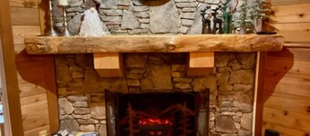 Cozy Mountain Getaway w/Hot Tub at Seven Springs Resort