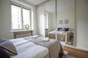 Departamento Confort | Tabla de planchar con plancha y ropa de cama