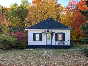 Exterior - Cozy Home located in downtown Big Bay (Big Bay)