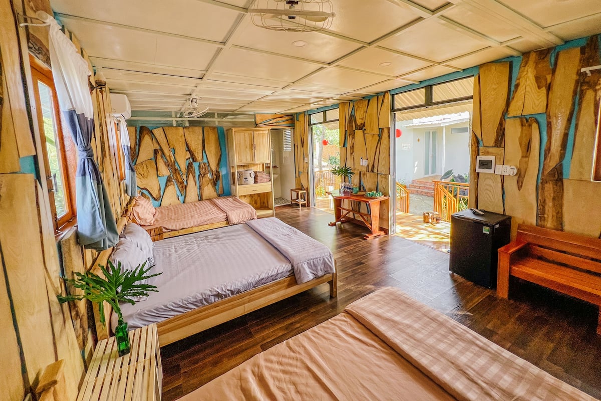 Family Bungalow | 1 bedroom, iron/ironing board, free WiFi, bed sheets