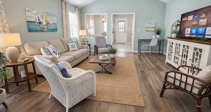 King Bed & RECLINER! Sleeps 8, Close to Moody AFB/Freedom Park & Pet Friendly!