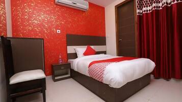 Executive Double Room | Egyptian cotton sheets, premium bedding, in-room safe, desk