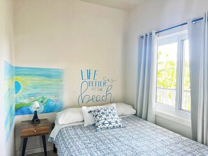 1 bedroom, WiFi - Suite 3: Full Bed + Sofa Bed, Shared Pool & BBQ, Near West Bay Beach (West Bay)