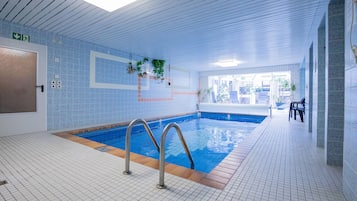 Exercise/lap pool