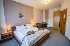 Basic Double Room | In-room safe, individually furnished, desk, laptop workspace