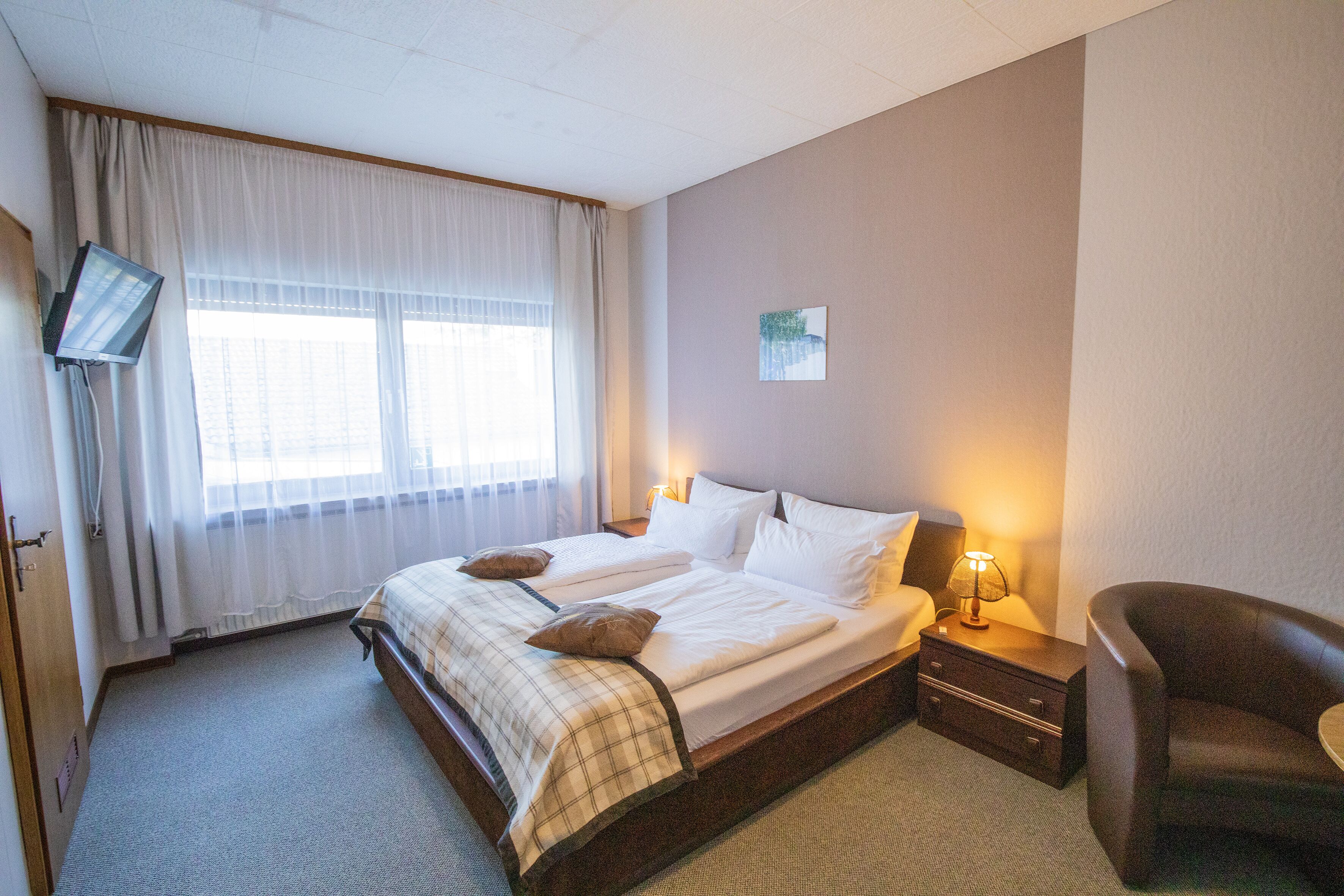 Basic Double Room | In-room safe, individually furnished, desk, laptop workspace