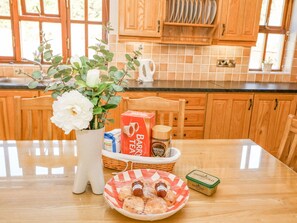 Lave-vaisselle, batterie de cuisine, vaisselle et ustensiles