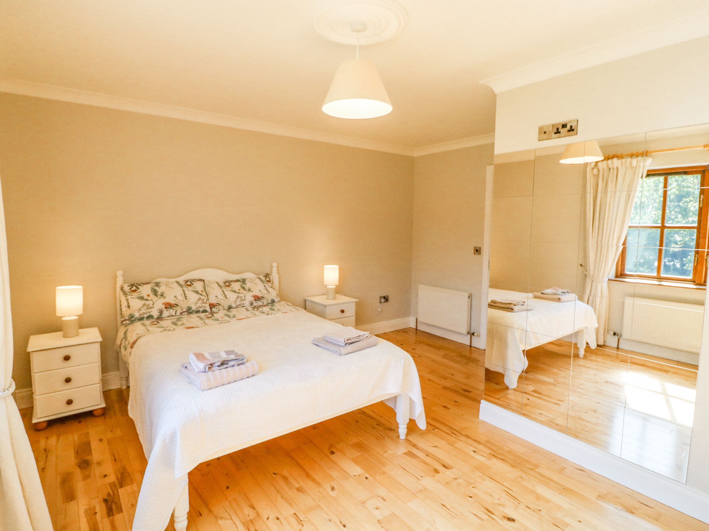 4 bedrooms, individually decorated, individually furnished, free WiFi