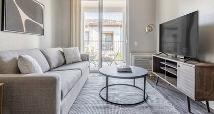 Stylish 1 bed 1 bath apartment- 10 mins from the bay