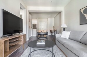 Smart TV - Stylish 1 bed 1 bath apartment- 10 mins from the bay (San Jose)