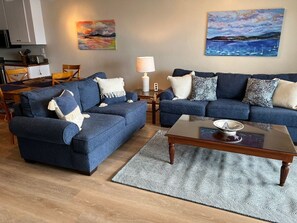 Smart TV, books - Closest to the Sandy Beach/ Direct Ocean front / Full Back up Generator (East End, St Thomas)