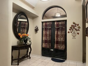 المنشأة من الداخل