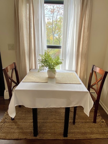 Peaceful 2 Bedroom Forest Retreat w/ Sauna!