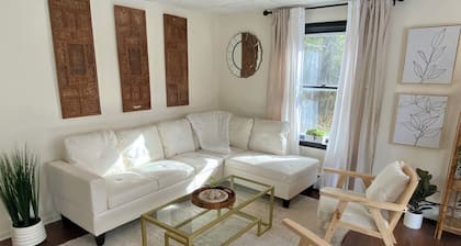 Peaceful 2 Bedroom Forest Retreat w/ Sauna!