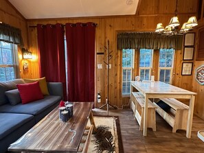 Interior - Mountain Resort Vacationing @ Mountain Lake Jem (Cleveland)