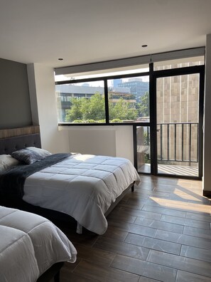 5 bedrooms, iron/ironing board, WiFi, bed sheets