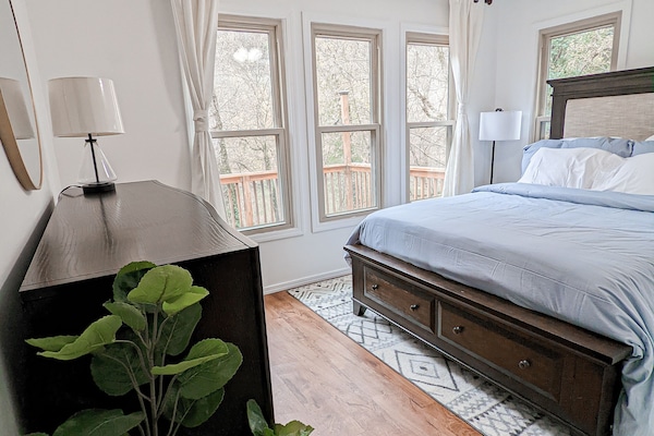 1 bedroom, bed sheets