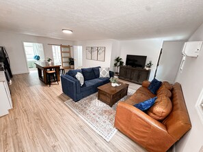 Smart-TV, fotballspill, strømmetjenester og stereoanlegg