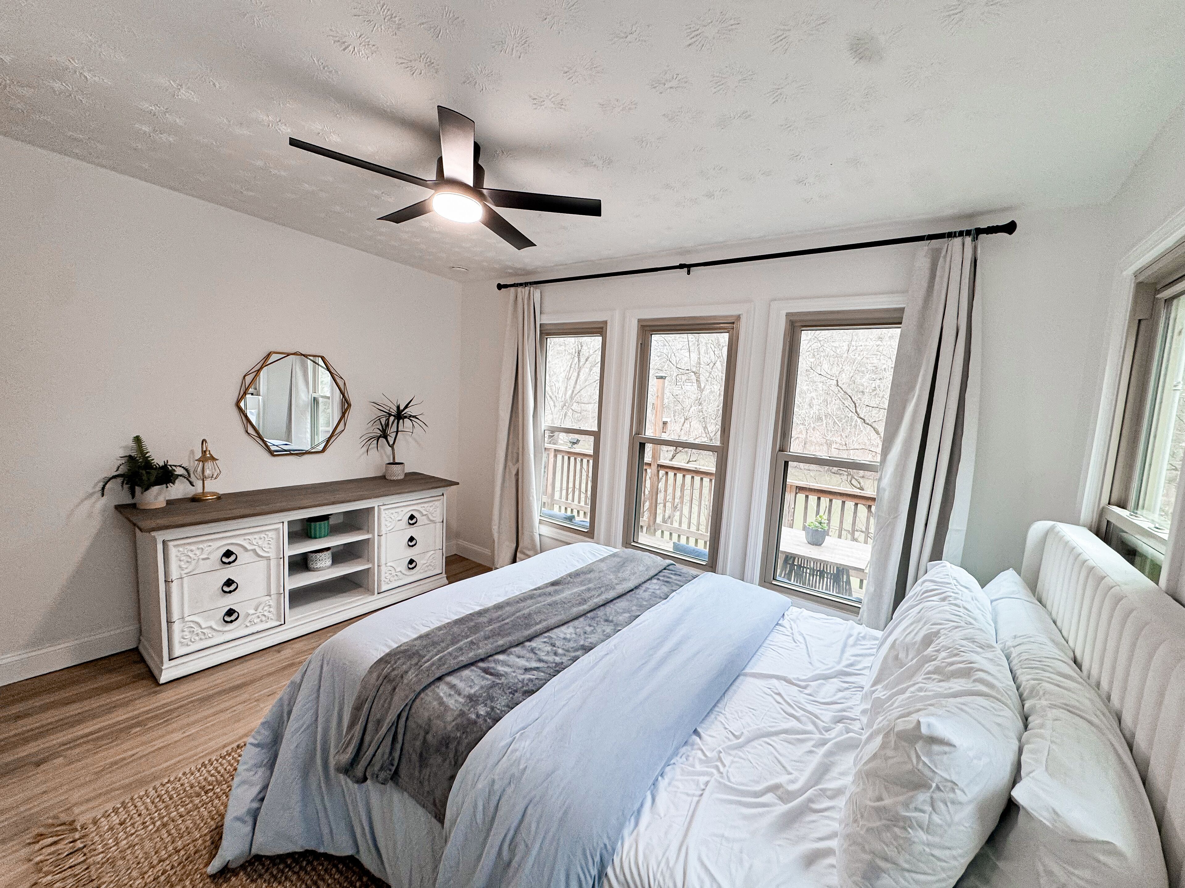 2 bedrooms, bed sheets