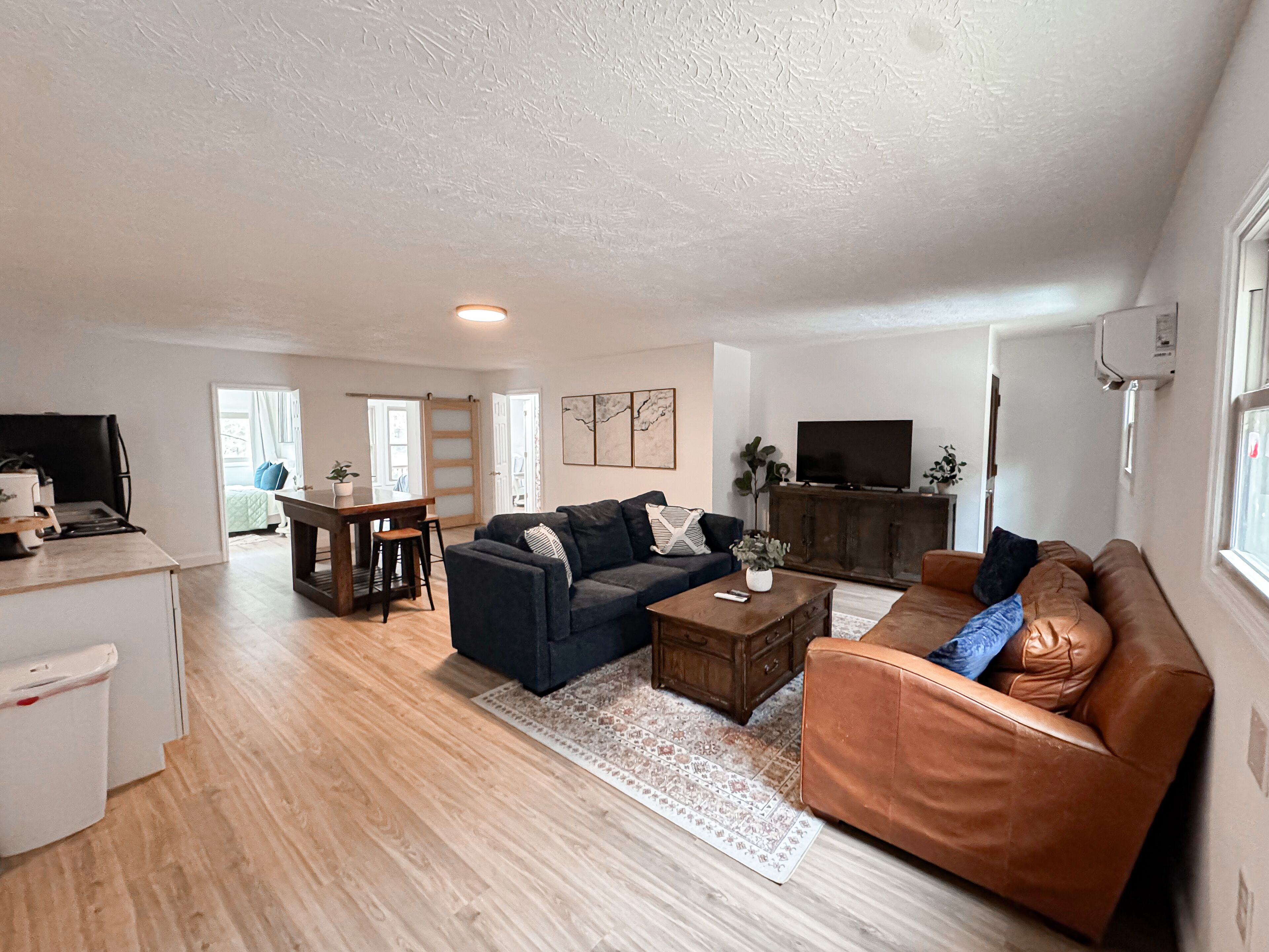 Smart-TV, Tischfußball, Streaming-Dienste, Stereoanlage