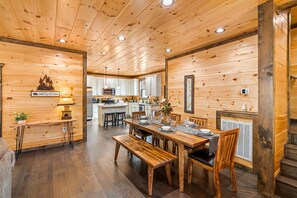Dining - Private Indoor Heated Pool, Game Room, Hot Tub, Between PF & Gatlinburg (Sevierville)
