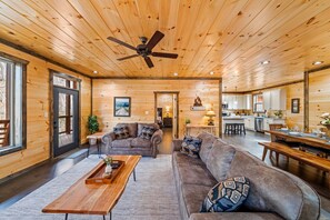 Smart-TV, peis, videospill og bøker