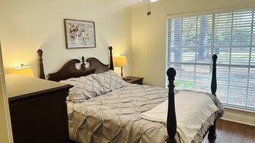 4 bedrooms, desk, iron/ironing board, free WiFi