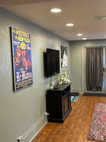 Discover Ohio charm near caverns - 7 min, “Friends” Joey & Chandlers apt 