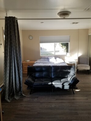 Schreibtisch, kostenloses WLAN, Bettwäsche