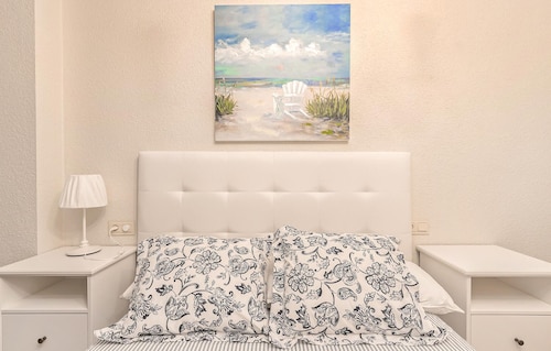 Stunning apartment in Gijón with WiFi