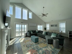 Una Smart TV, una chimenea