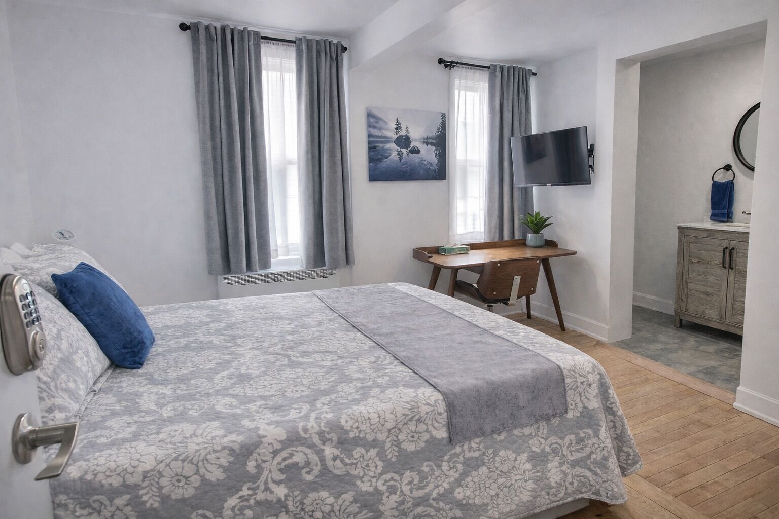 Classic Room 103 | In-room dining