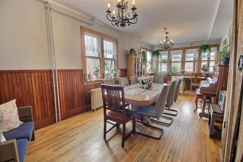 Auberge De L'Orpailleur by null