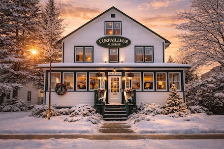 Fachada da propriedade. Auberge l'Orpailleur