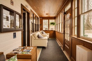 Property entrance - Auberge l'Orpailleur (Val-d'Or)