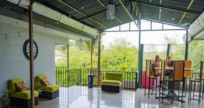 Arenal Sloth Hostel