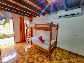 6-Bed Plus Shared Room | Bed sheets - Arenal Sloth Hostel (La Fortuna)