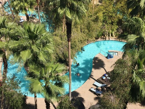 Bora Bora room with master suite and full-sized kitchen by Allegiant Stadium