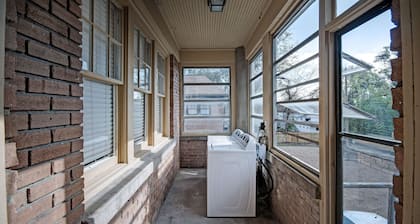 Apartment in the Heart of Historic Clinton