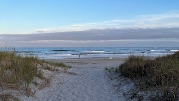 Beach nearby, sun loungers, beach towels