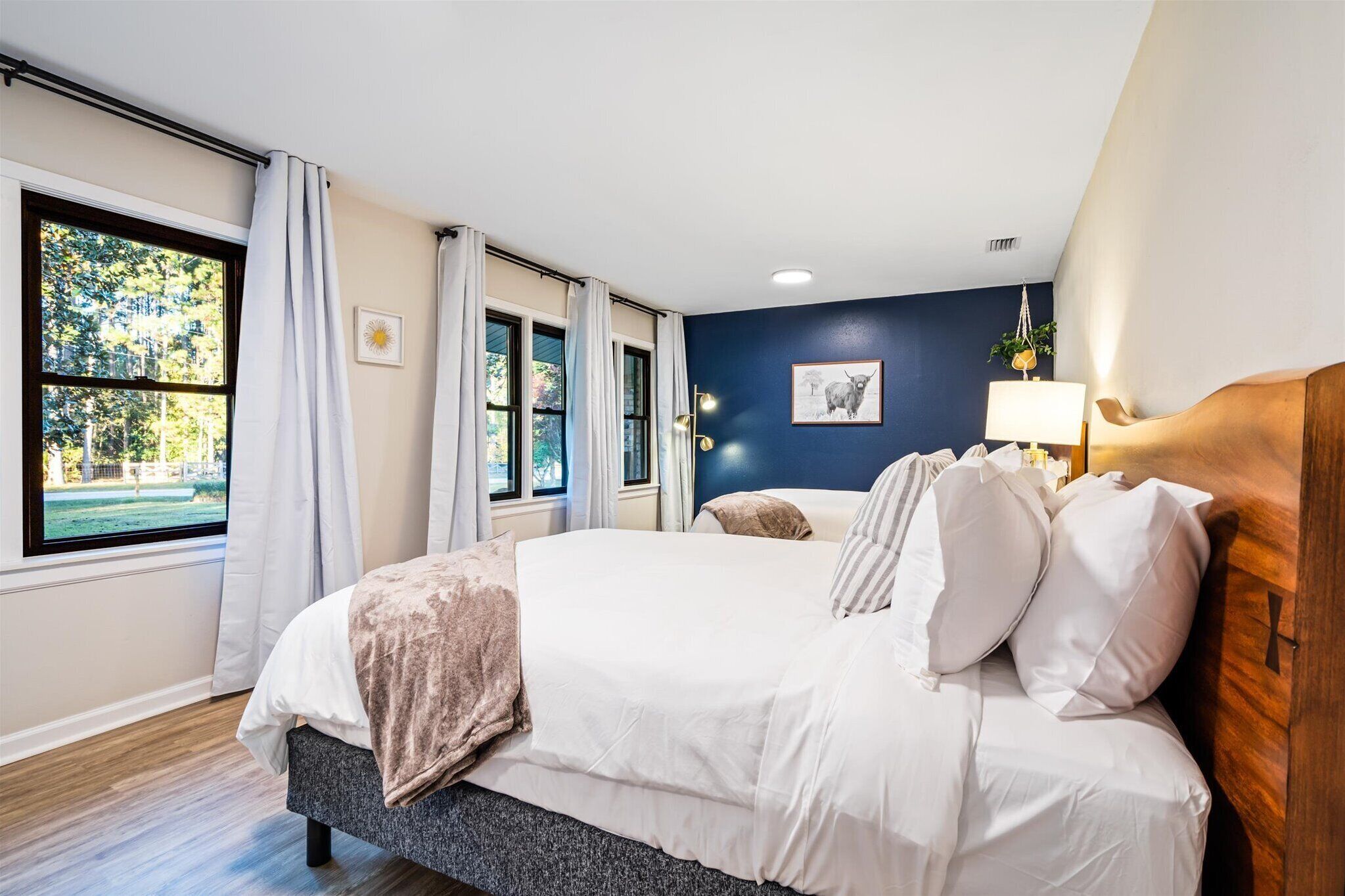 4 habitaciones, escritorio, tabla de planchar con plancha y wifi gratis 