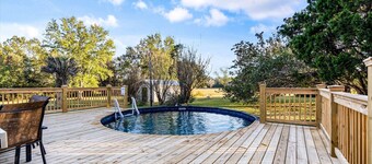 Oak Hill- 2 Acres with Pool, 4 Bedrooms