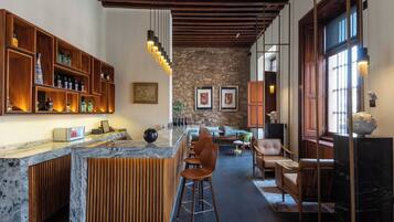 2 bares o lounges