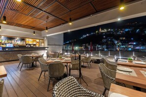 Outdoor dining - Nueve 25 Hotel Boutique (Guanajuato)