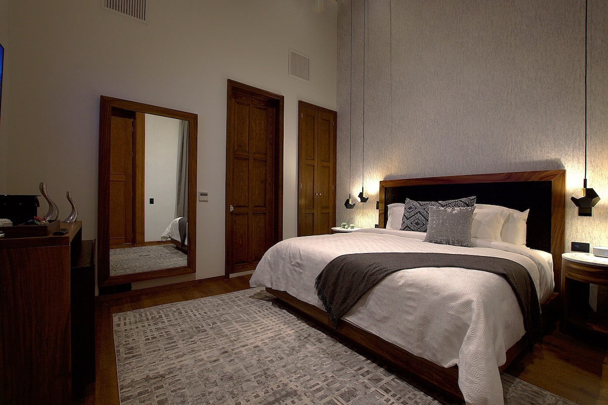 Suite | Egyptian cotton sheets, premium bedding, down comforters