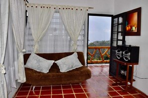 Living area - SARANNA CABIN (San Agustin)